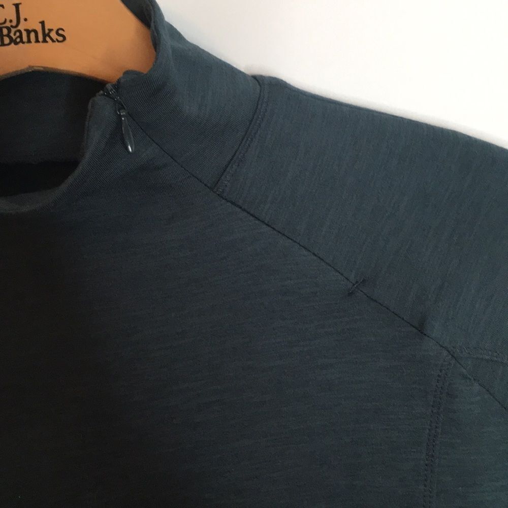 Layer8 Athletic Long Sleeve Base Layer Qwickdry Top Size Small w/ Thumb Holes - Picture 3 of 15